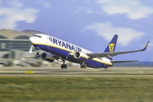 Ryanair otvára päť nových liniek z Bratislavy a rozširuje tam svoju základňu o ďalšie lietadlo