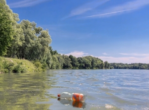Ústav polymérov SAV monitoruje a rieši plastový odpad v Dunaji