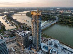 Slovensko má prvý mrakodrap: Eurovea Tower dosiahla výšku 150 metrov