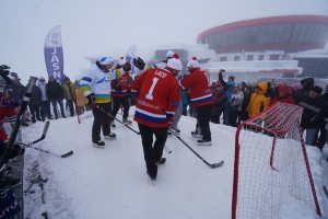 Zimnú sezónu na Liptove symbolicky otvorili hokejisti zlatej éry