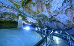 Košický kraj pozýva na virtuálnu prehliadku Dobšinskej ľadovej jaskyne